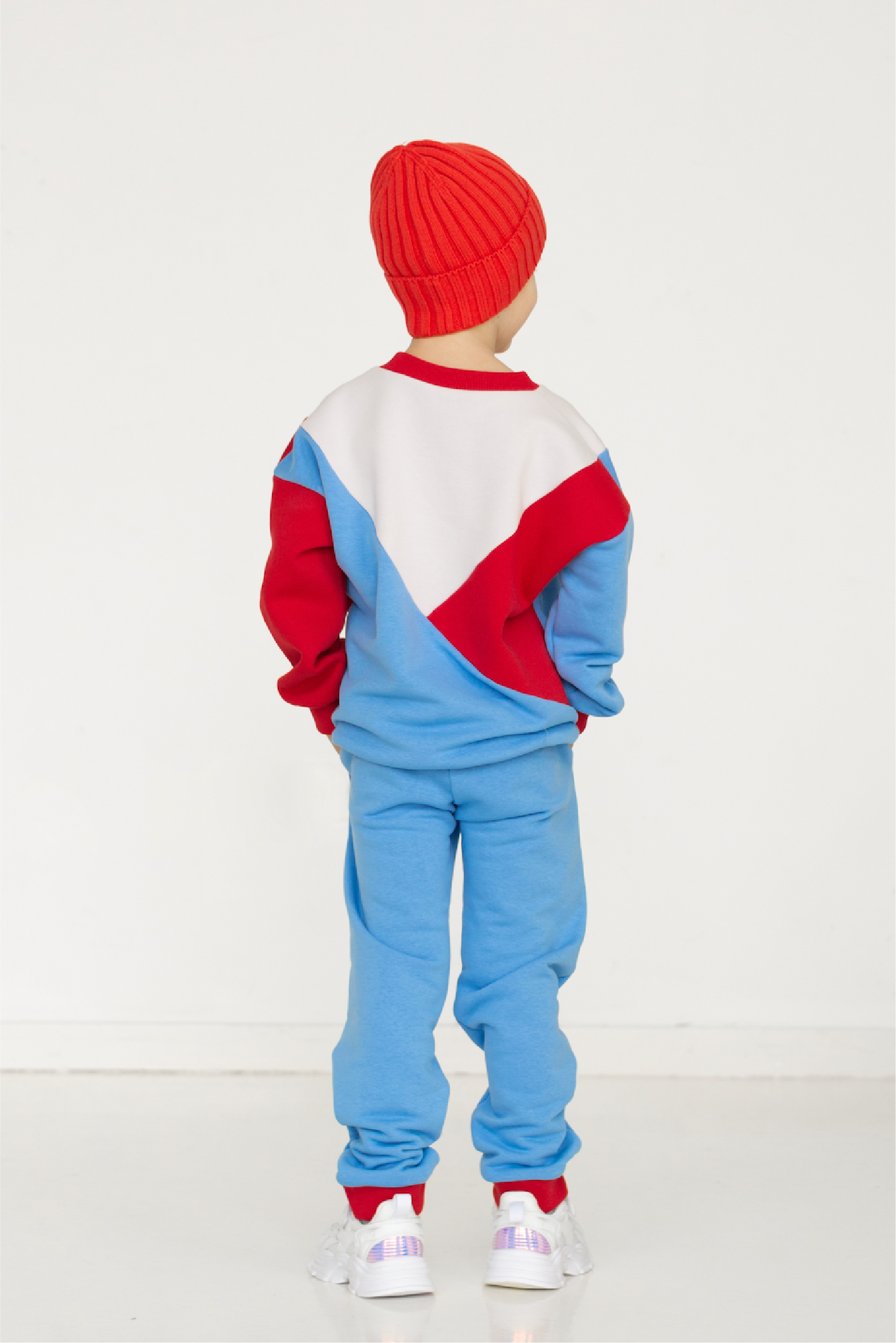 Regular fit jogger sweatpants with side pockets and optional back welt pocket - PDF sewing pattern for girls and boys - age 1-10 years